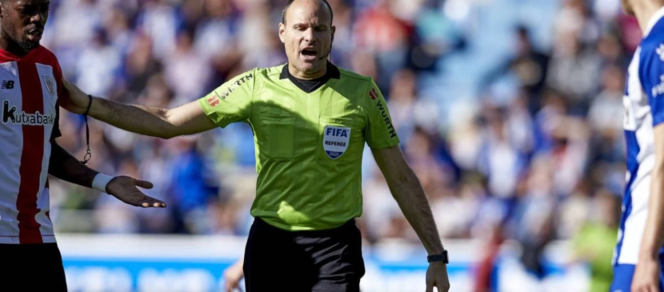 Τον πήρανε φαλάγγι με το... τζιπ - Διαιτητής τρέχει να σωθεί από εξαγριωμένο οπαδό! (βίντεο)